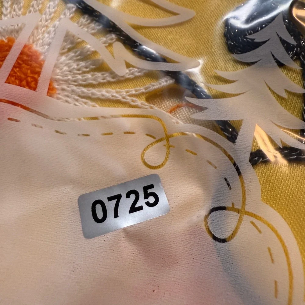 Handmade Bumble Bee Table Runner Floral Applique Yellow Orange‎ Accent